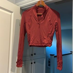 Lululemon cropped running top 4